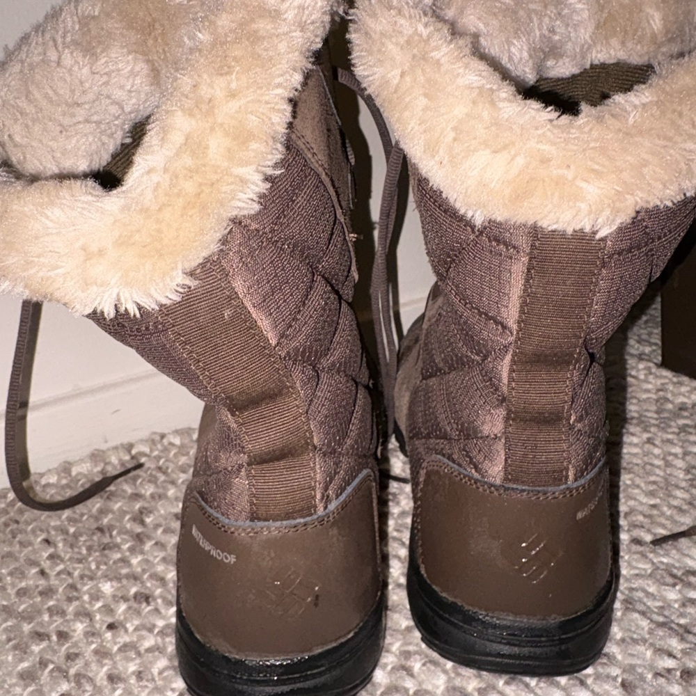 Columbia Brown Winter Boots with Cream Lining